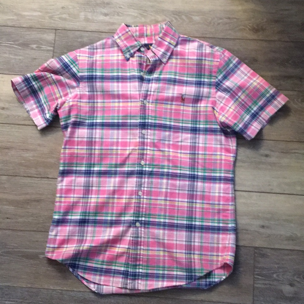 Short sleeve button up